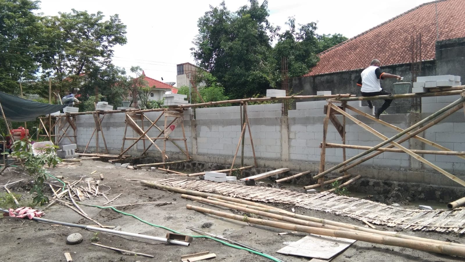 Pembangunan Pagar Keliling